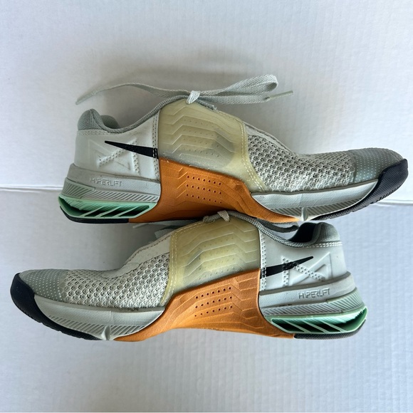 Nike Metcon 7 Training Shoe, Women’s Size 8, Color: Lt Slvr/blk/desert Ochre - Picture 4 of 10